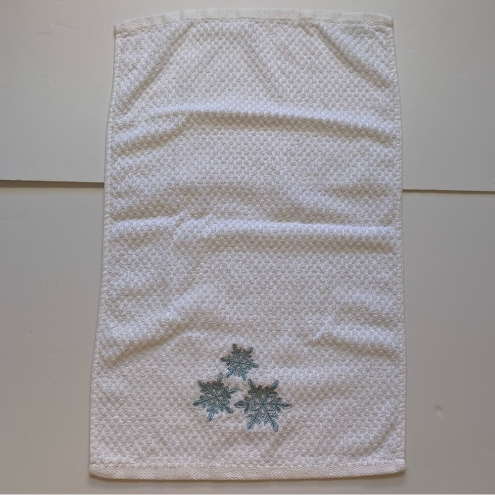 Snowflake Croscill White Cotton Kitchen Towel Winter